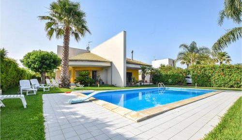 Six-Bedroom Holiday Home