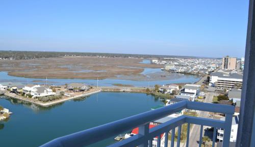 One-Bedroom Suite with Marsh View