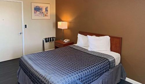Queen Room - Accessible/Non-Smoking