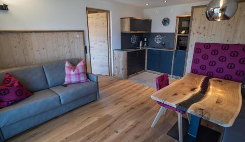 Apartment with Mountain View