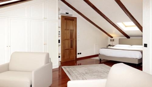 Deluxe Suite with Spa Bath