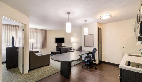 One-Bedroom Queen Suite