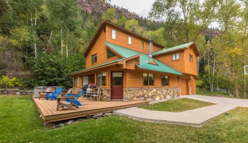 Three-Bedroom Holiday Home 