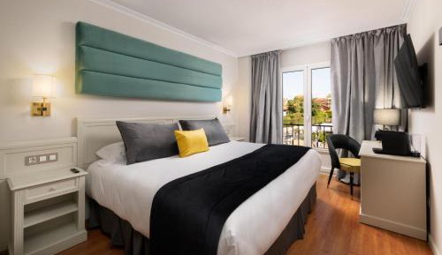 Double Room with Pool View