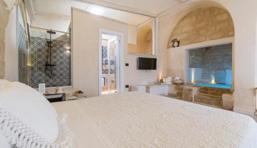 Junior Suite with En-suite Pool and Sea View