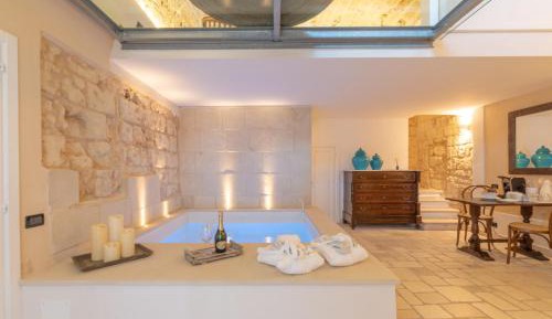Deluxe Suite with En-suite Pool and Sea View