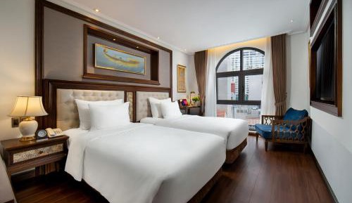 Premier Deluxe double or twin with city view