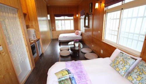 Superior Quadruple Room with Private Bathroom