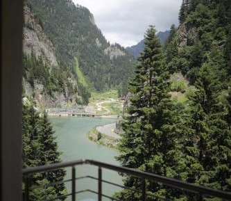 Suite with Lake View