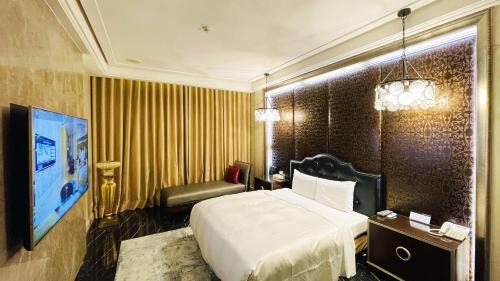 Economy Double Room with Spa Bath(Check-in after 23:00 No Breakfast)