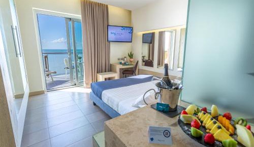 Superior Double Room with Balcony and Sea View
