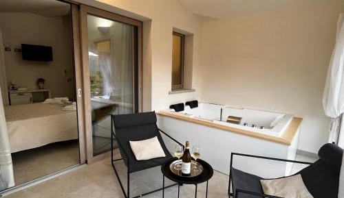Queen Room with Spa Bath