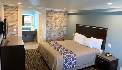 Deluxe King Room