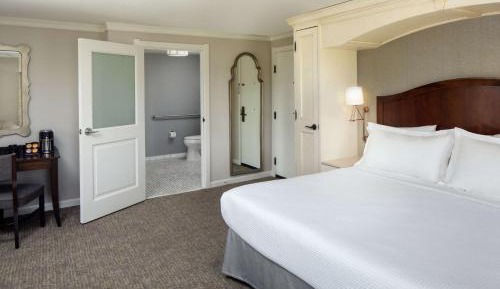 King Room with Accessible Shower - Disability Access