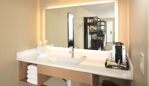 Premium Room, with 2 California King Beds - Disability Accessible