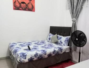 Basic Triple Room with Shared Bathroom