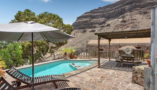 Villa with Garden View