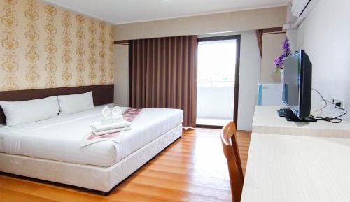 Deluxe Double Room (2 Adults + 1 Child)