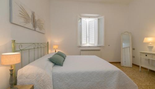 Superior One-Bedroom Apartment
