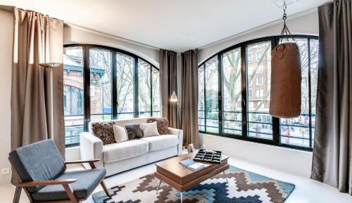 Deluxe Three-Bedroom Apartment