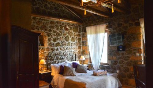 Junior Suite with Spa Bath and Fireplace