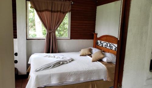 Deluxe Double Room (2 Adults + 1 Child)