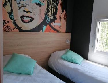 2 Single Beds