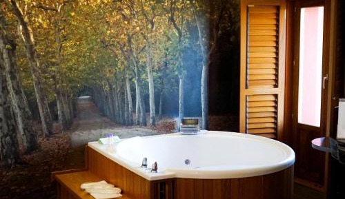 Superior Room with Round Spa Bath