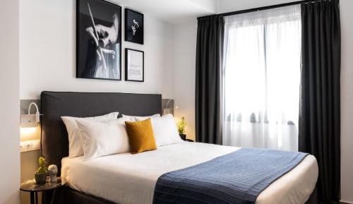 Two-Bedroom Suite with Terrace and Acropolis View 