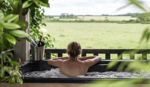 Deluxe Wooden Caravan with Hot Tub