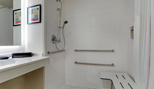 Standard King Room with Roll-in Shower - Mobility Accessible