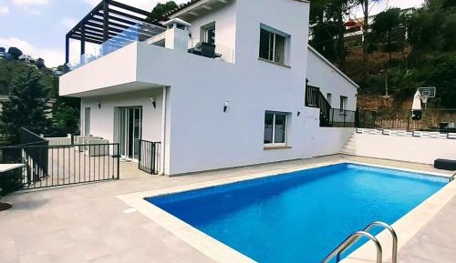 Villa - Beach Front