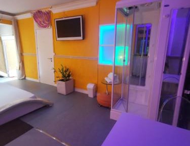 Suite with Hot Tub