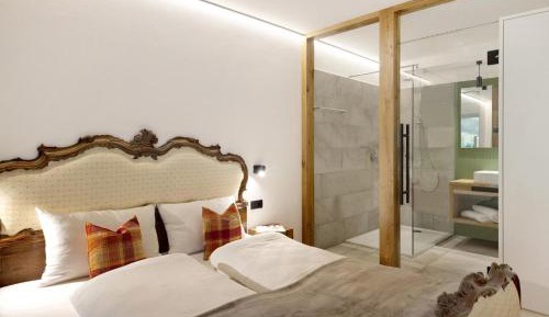 Superior One-Bedroom Apartment with Balcony