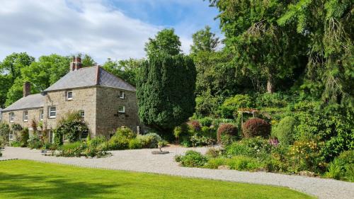 Cottage with Garden View