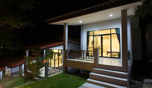 Villa with Garden View