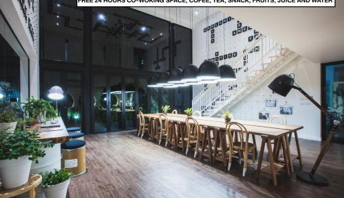 Deluxe Double bed ( No Bathtub ) + Free 24 hrs. Coworking Space