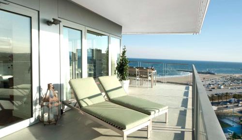 Deluxe Five-Bedroom Apartment with Sea View