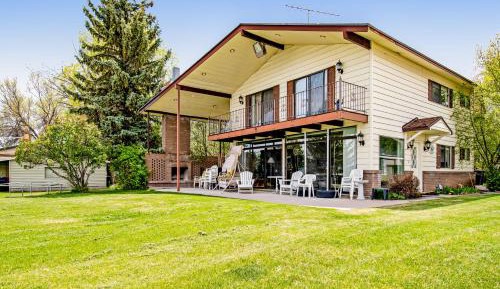 Five Bedroom Holiday Home