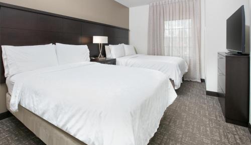 One-Bedroom Double Suite with Mobility Accessible Tub - Non-Smoking