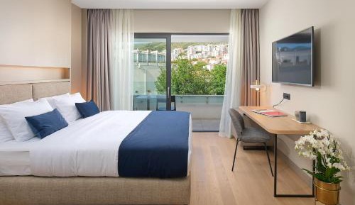 Deluxe Double Room with Balcony