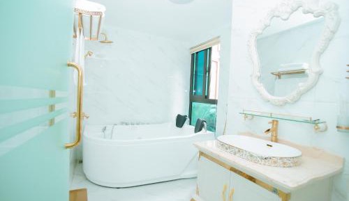 King Room with Spa Bath