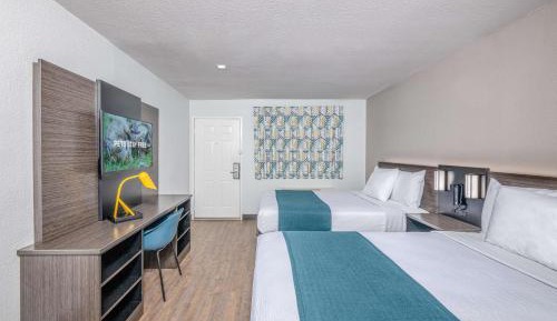 Queen Room with Two Queen Beds - Disability Access - Non-Smoking