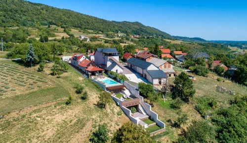 Apartment with Pool View 