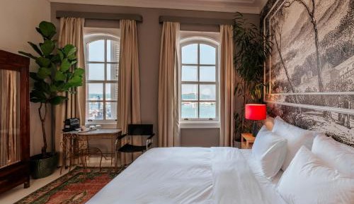 Deluxe Suite with Sea View