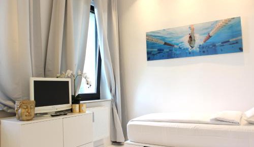 Single Room with Shared Bathroom