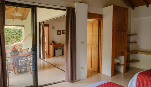 Deluxe Queen Suite