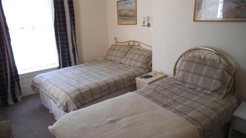 Family Room (2 Adults + 1 Child)