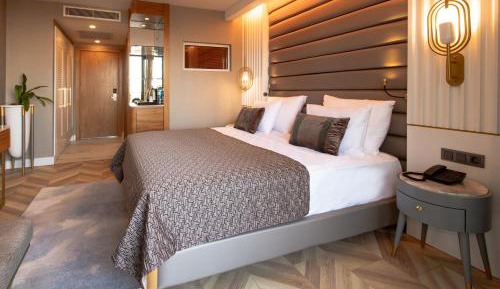 Double Room with Balcony and Sea View