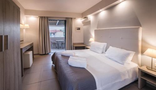 Deluxe Double Room with Balcony and Sea View